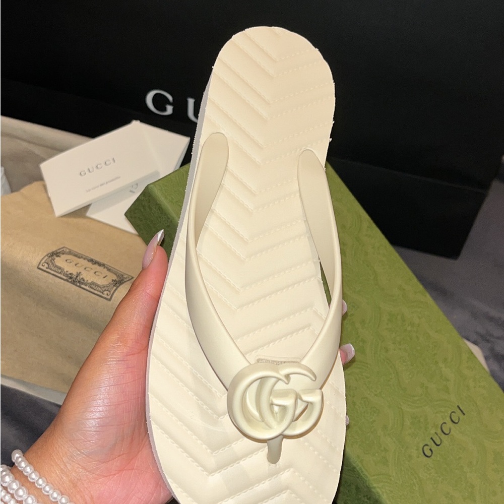 100% authentic New from Gucci Store Cream Flip Flops
